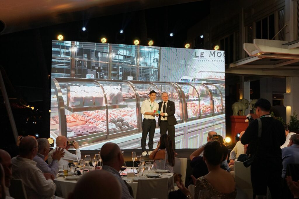 昇恆昌憑藉著疫情後全新開幕的第二航廈餐飲服務，獲頒當晚競爭最激烈的「最佳在地文化代表的機場餐飲」獎項