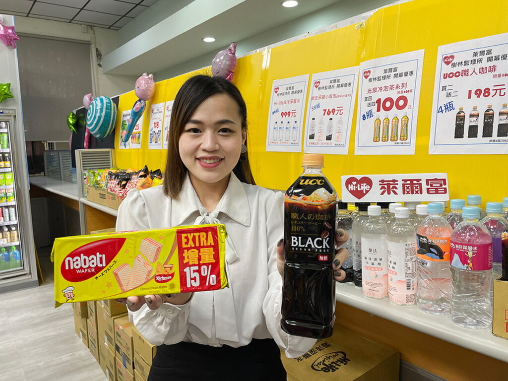 歡慶樹林監理所門市開幕，萊爾富推出UCC職人冰咖啡、Nabati威化餅(巧克力與起司)、光泉冷泡茶冰釀烏龍和原萃日式綠茶均享買一送一