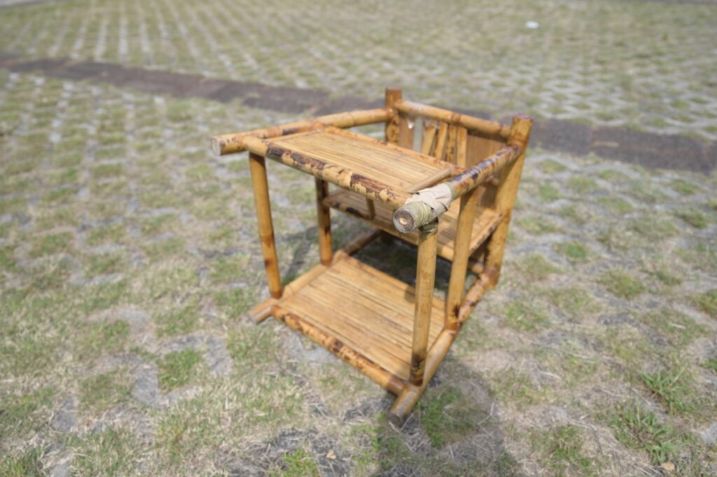 光明二路洪爺爺家中的竹製乳母椅，代表了居住在此五十多年的洪爺爺與洪奶奶對孫子的呵護關愛。（圖/工藝中心提供）