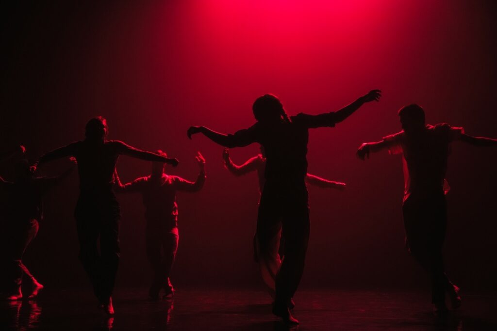 侯非胥．謝克特現代舞團雙舞作-《重生進化》劇照（歌劇院提供©Todd MacDonald） 