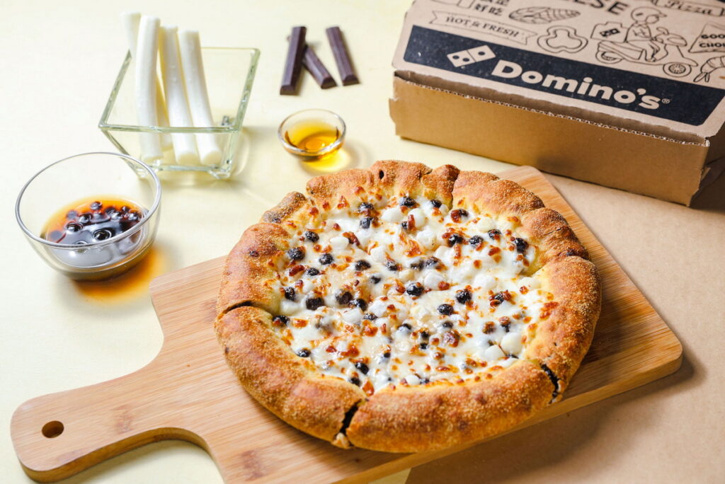 達美樂超人氣披薩復刻升級成香濃巧克力滋心珍珠披薩！