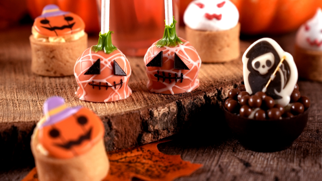 松鶴自助餐廳萬聖節鬼怪甜點-幽靈檸檬塔、死神巧克力杯、南瓜甜塔南瓜造型巧克力棒棒糖。
