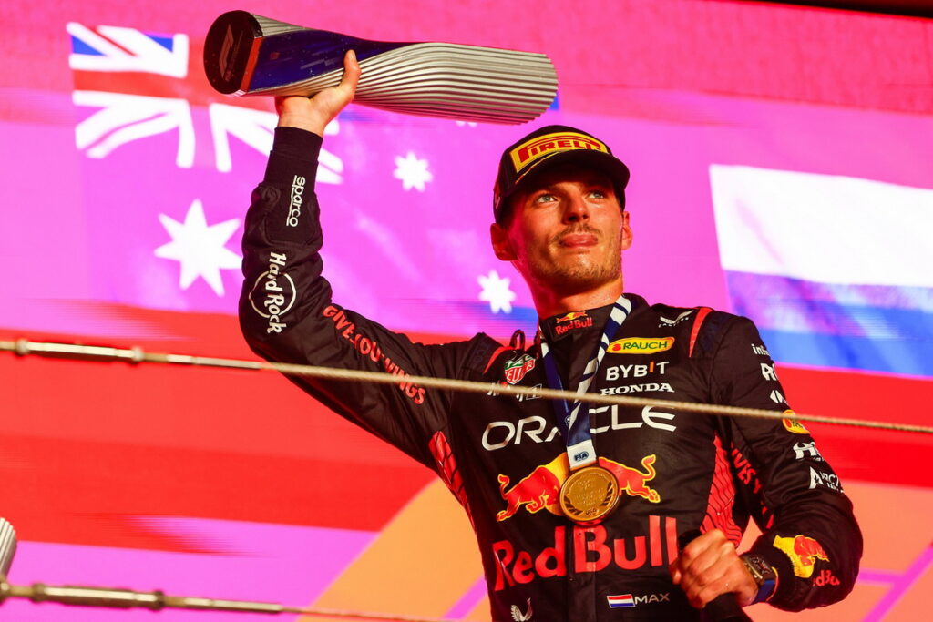 克服卡達站30多度高溫，Red Bull車隊Max Verstappen拿下個人本季第14場勝利，再創高峰。