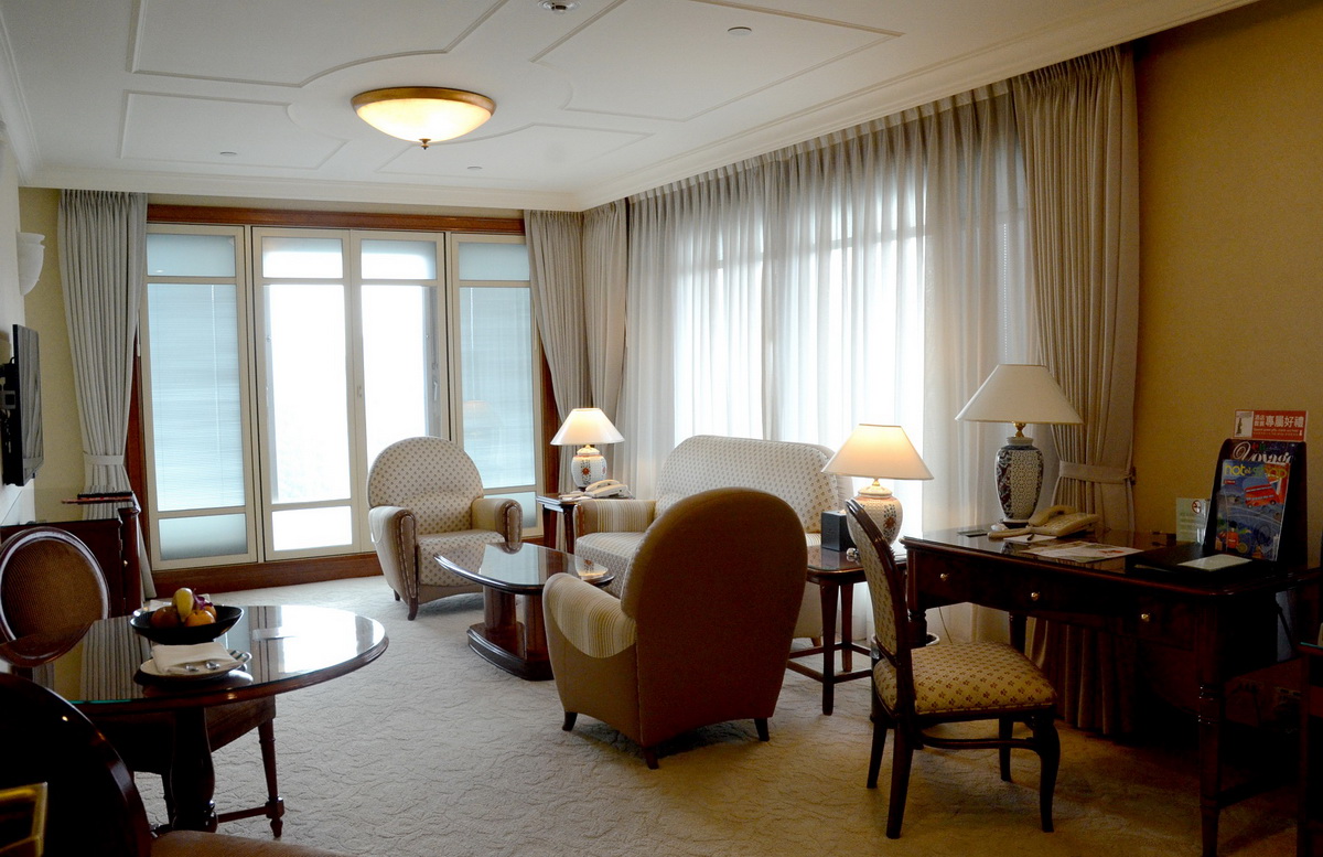 平日持兩張聯合住宿券至長榮桂冠酒店（台北），可入住20坪豪華家庭套房包含四
