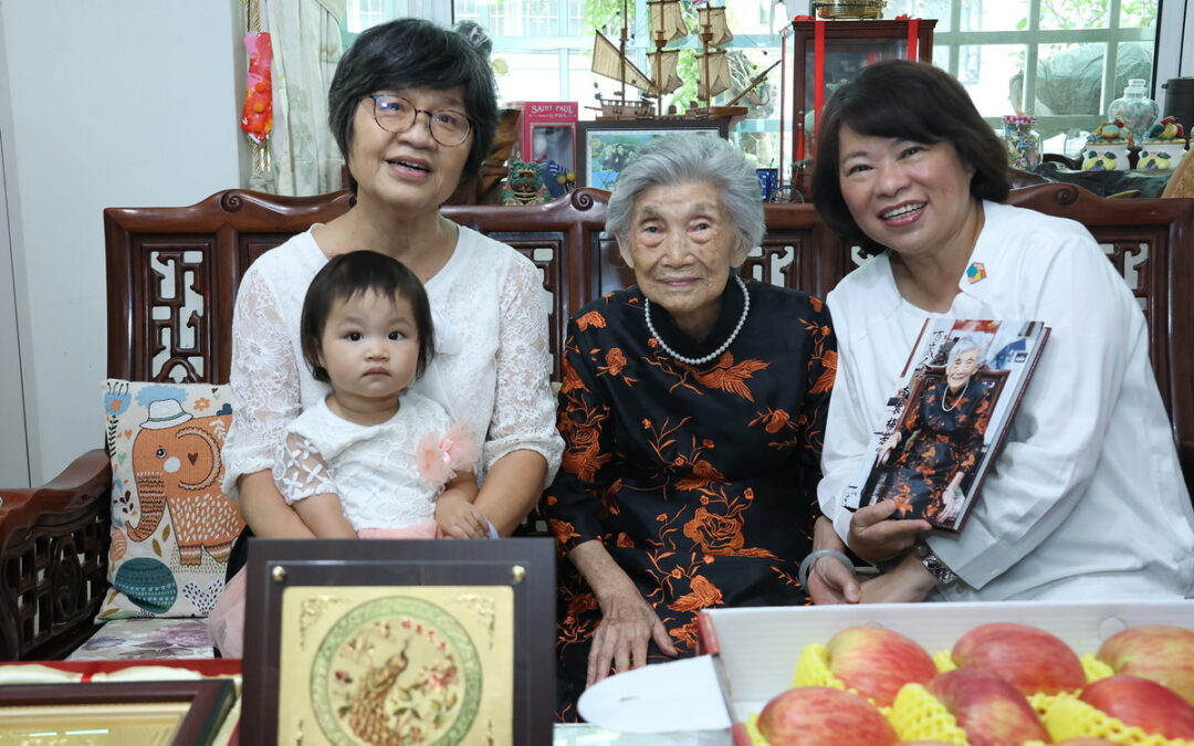 慶重陽！黃敏惠市長拜訪百歲人瑞送上貼心好禮傳遞祝福