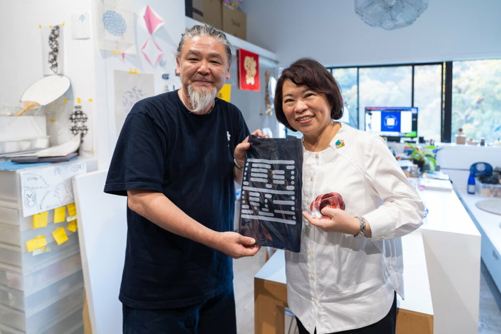市長與東京奧運會徽設計師野老朝雄交流設計導入城市發展