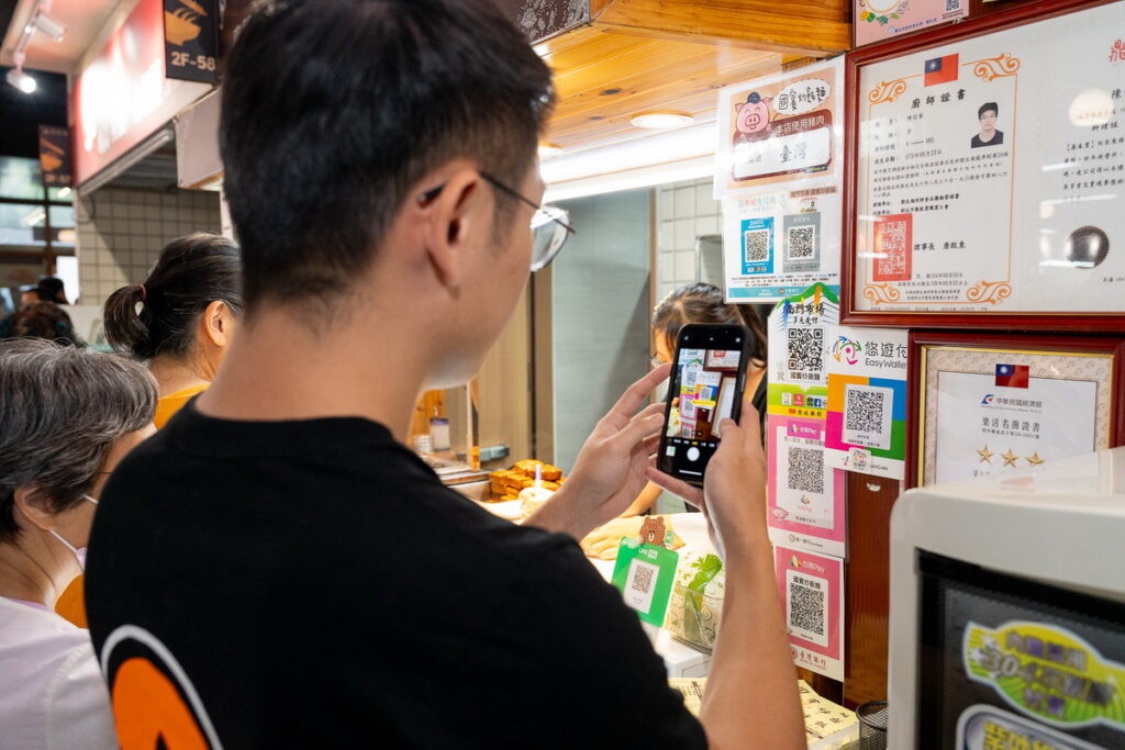 年底前在南門市場內使用悠遊付或臺灣Pay消費的民眾，將可享受2_的回饋