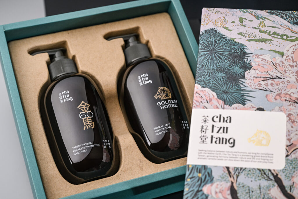 茶籽堂Ｘ金馬60聯名洗手露禮盒-開箱特寫（圖片金馬執委會提供）