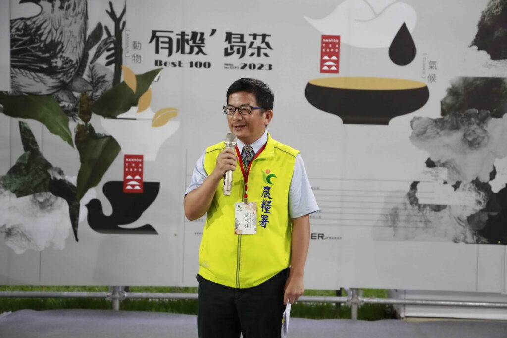 農業部農糧署副署長蘇茂祥說明以有機同等性協議促進有機茶國際行銷。