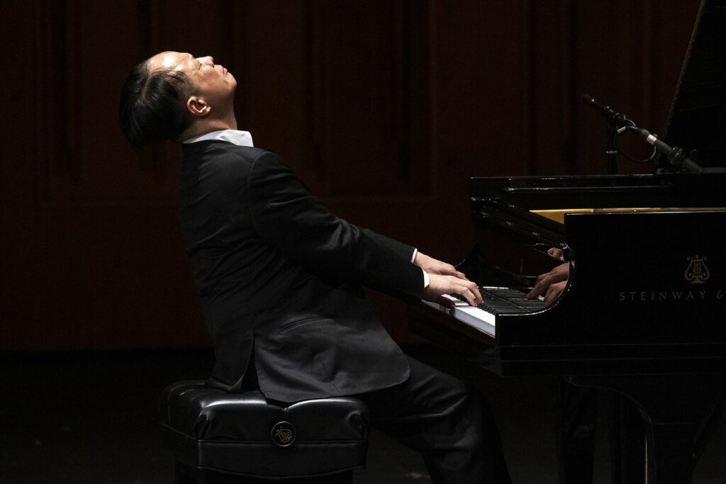 鋼琴演奏家陳瑞斌於美國著名 Ambassador Auditorium 音樂廳專場演奏