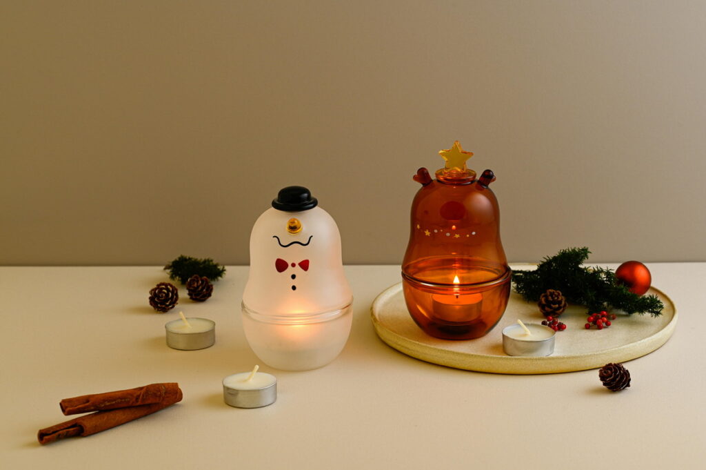 「麋鹿／雪人造型變色玻璃燭罩」即日起至12月31日，每組88折聖誕價$862（原價$980）。