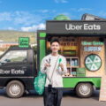 11月25、26日及12月9、10日兩個周末，Uber Eats 邀請消費者一起大啖在地排隊美食、獨家聯名商品、享受極 Chill 音樂、玩互動遊戲拿品牌獨家設計專屬好禮。 ( Uber Eats 提供)