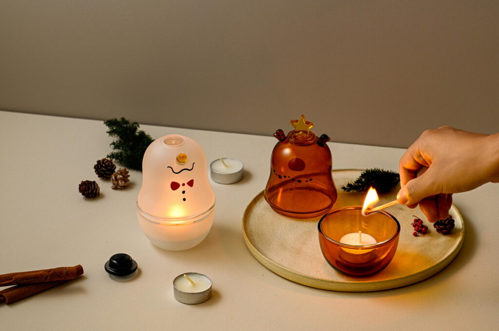 「麋鹿／雪人造型變色玻璃燭罩」即日起至12月31日，每組88折聖誕價$862（原價$980）。_
