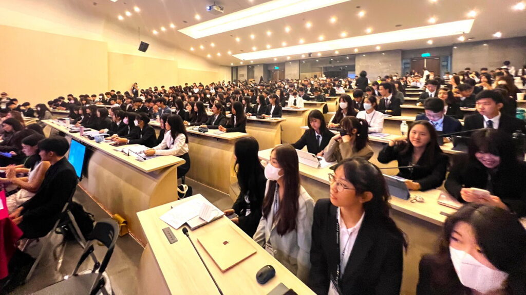 來自30所全國高中職校超過300名學生共同參與「2023臺中市青年模擬聯合國暨國際議事培訓營」。（東海大學提供）
