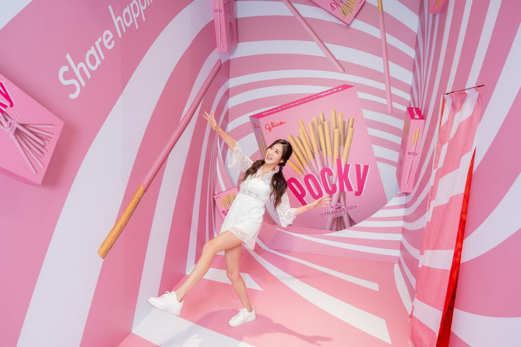 「奇幻走廊」內滿滿的粉紅色 Pocky 漩渦，拍出最有趣的社群美照（照片提供：格力高台灣)