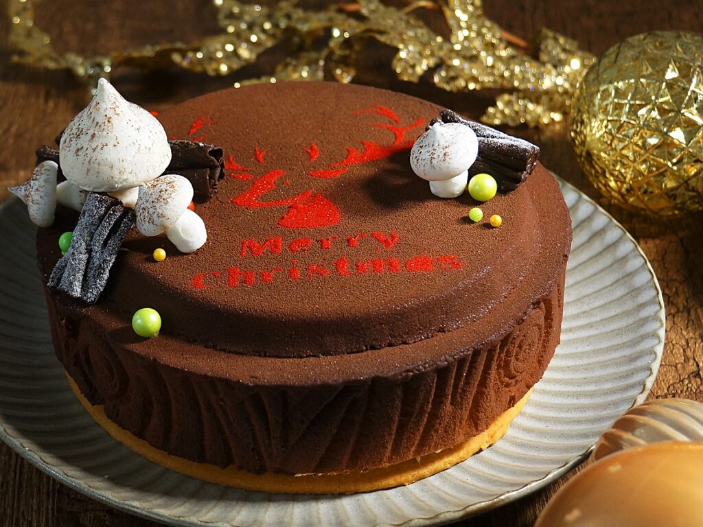 「馴鹿森林蛋糕」，以木紋蛋糕為發想，豐富的味蕾體驗，節慶限定優惠價1,080元。（圖／普諾麵包坊提供）