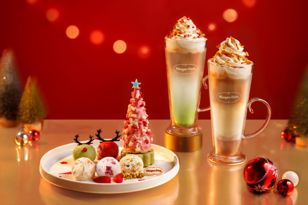 Häagen-Dazs推出聖誕系列盤餐，「冰紛麋鹿派對」粉紅巧克力甜筒聖誕樹超亮眼，此外，「冬季樂園」、「金色年代」冰淇淋拿鐵，完美演繹冬季美味
