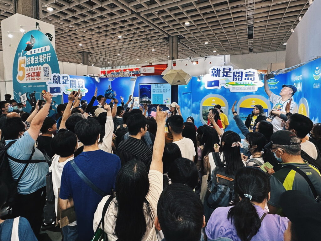 關島觀光局攤位湧入超過5,000位民眾來參加攤位活動