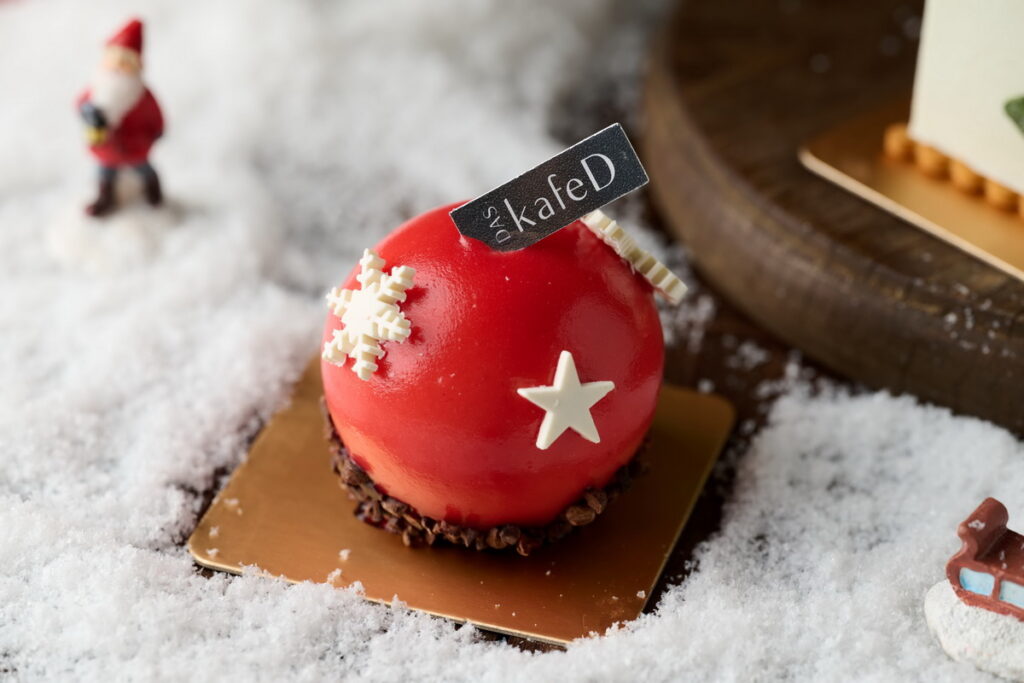  kafeD 推出全新聖誕限定甜點「聖誕球」，定價新台幣 240 元