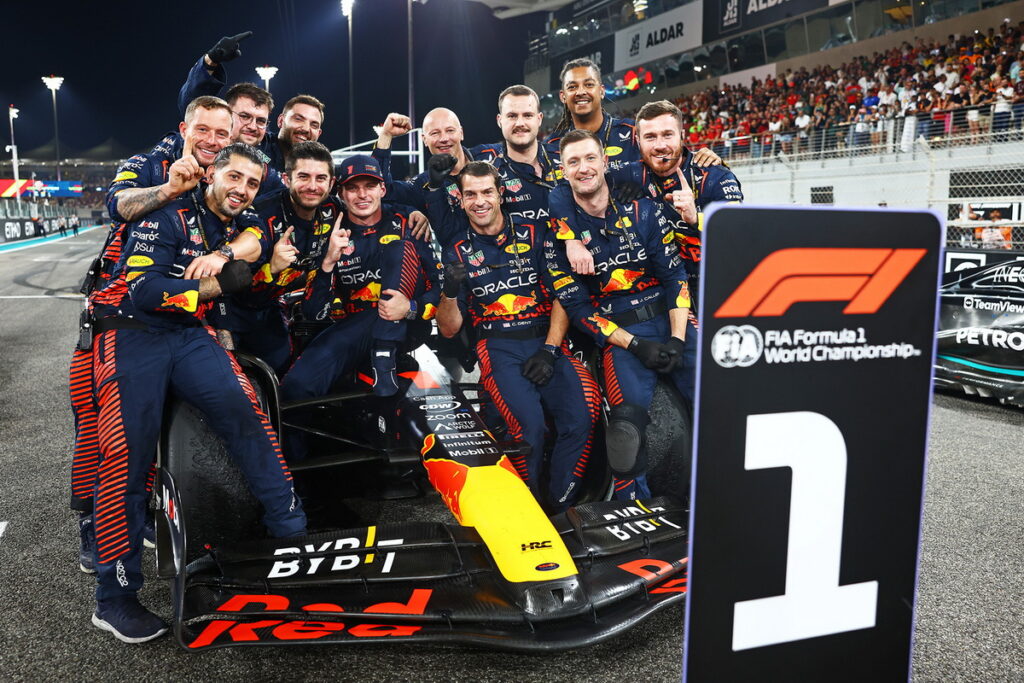 Max Verstappen今年度駕駛RB19奪下近乎完美的賽績，他也感謝Red Bull團隊的協力合作。(來源：Red Bull)