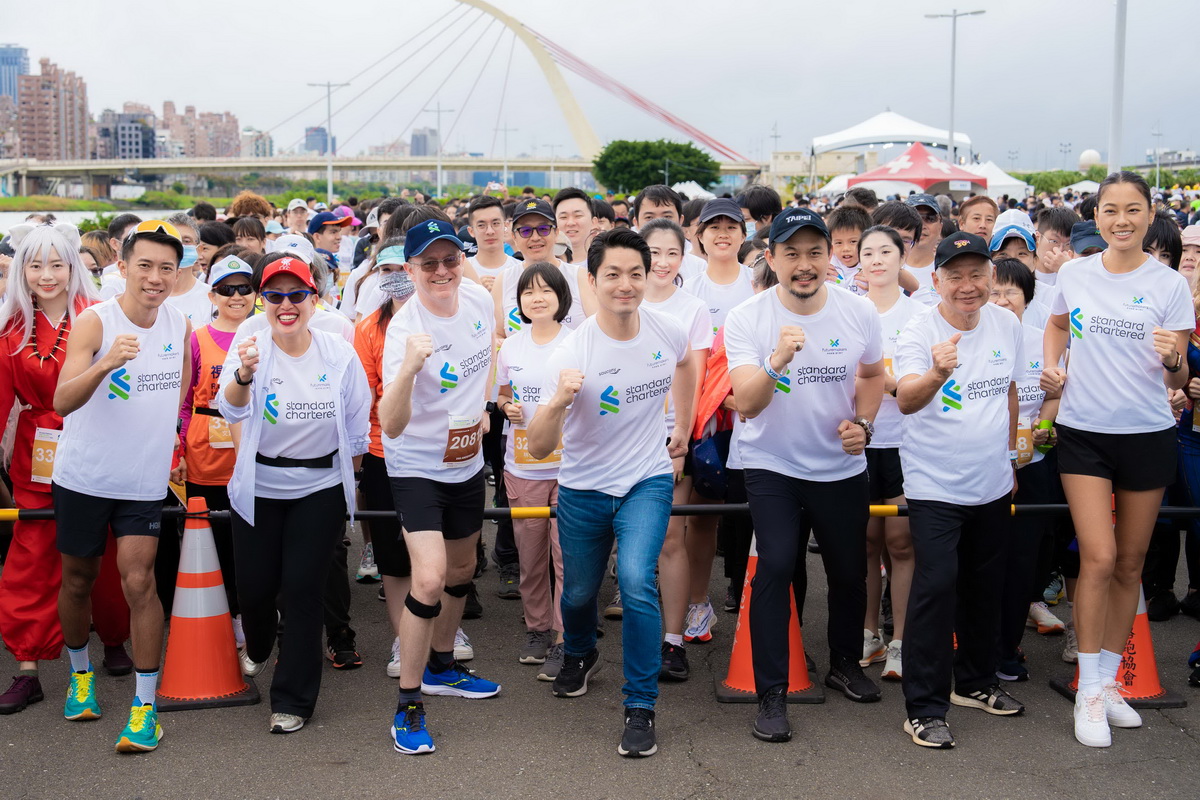 臺北市市長蔣萬安親臨2023渣打馬拉松3K賽事現場為跑友們加油打氣