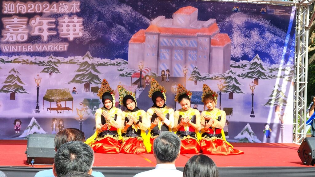 朝陽科大營造國際村氛圍，舉辦國際學生歲末嘉年華活動，開幕首日印尼學子精彩舞蹈登場（圖/陳惠玲攝影）