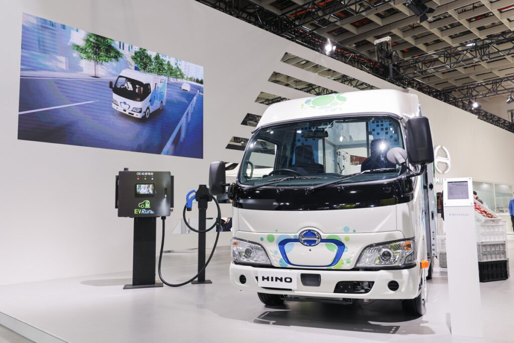 《2024台北新車暨新能源車特展》舉辦TOYOTA H2 CITY GOLD預賞會