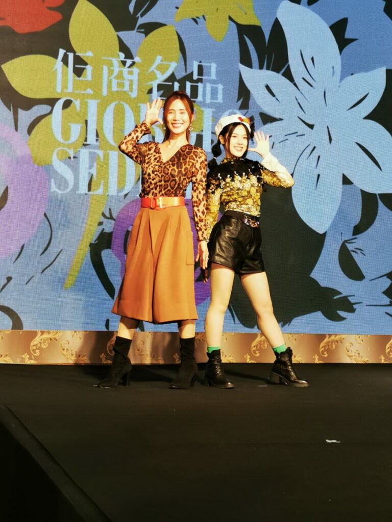 啦啦隊女神沐妍&芷軒姊妹檔 首次合體走時尚秀。