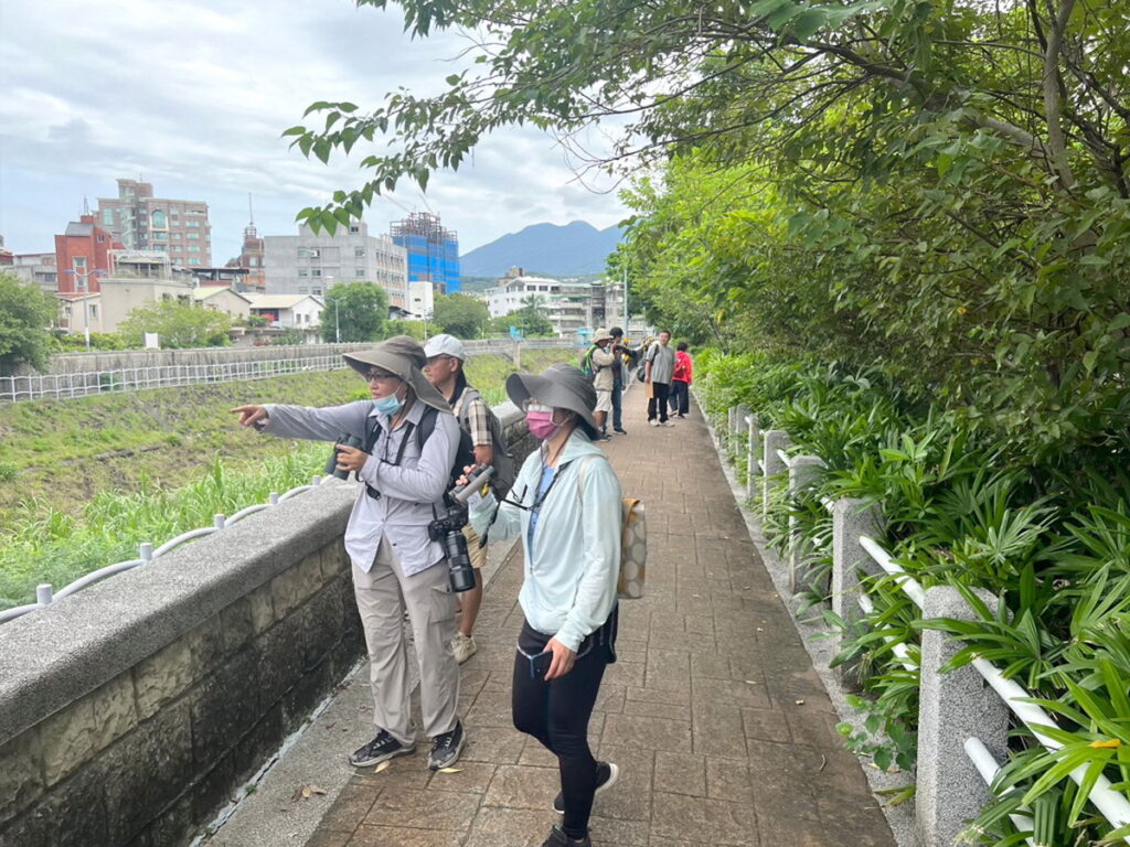 「城市尋蹤者」活動共調查台北市9個文化展館地點,圖為磺溪鳥類調查活動。