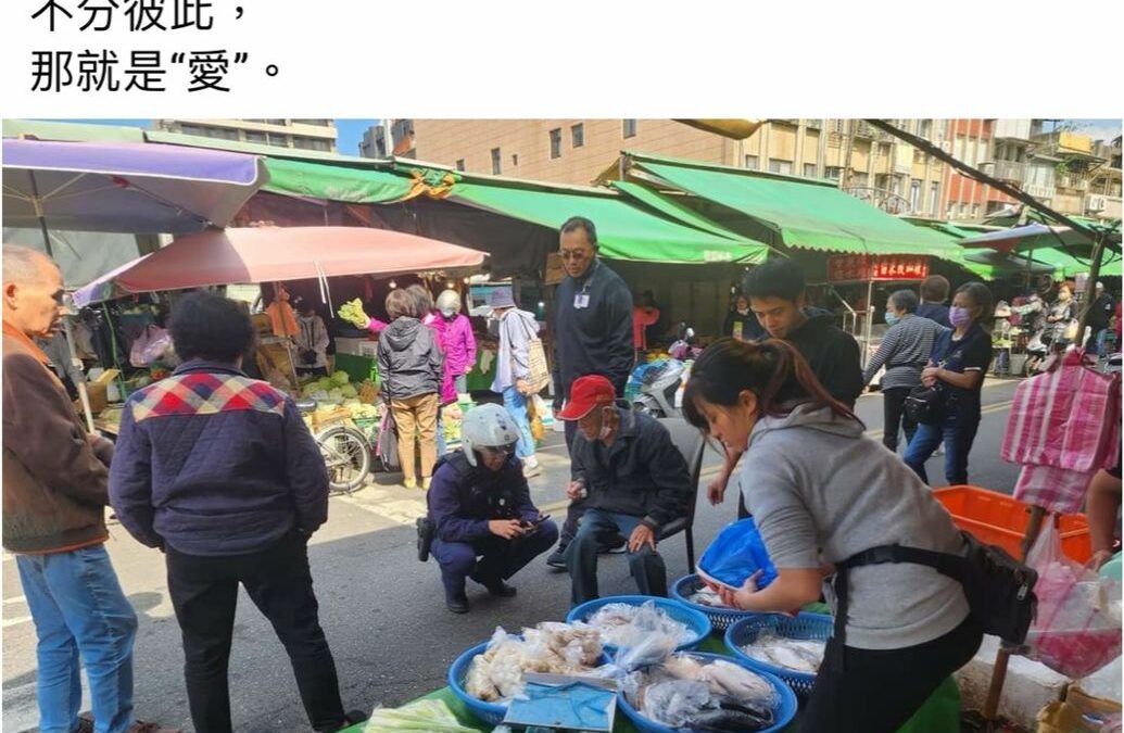 7旬翁市場倒地受傷 士林警暖照護 民眾上傳社群讚溫情