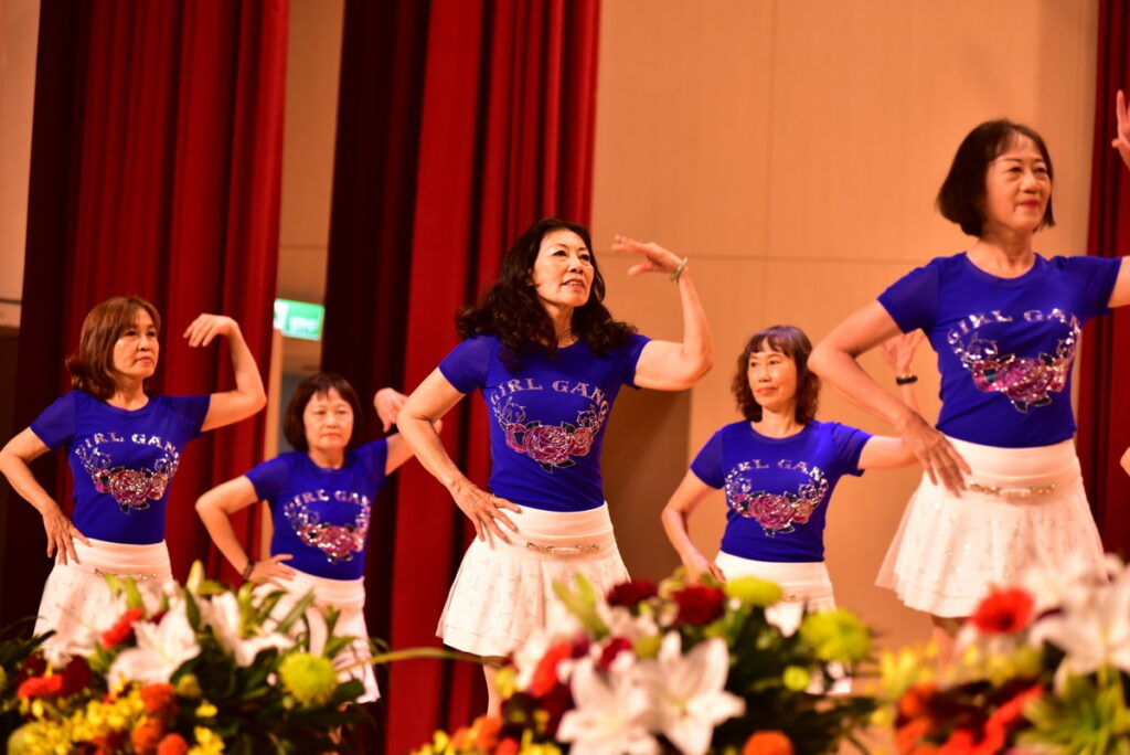 四維長青學苑帶來精彩的拉丁熱舞與爵士舞表演