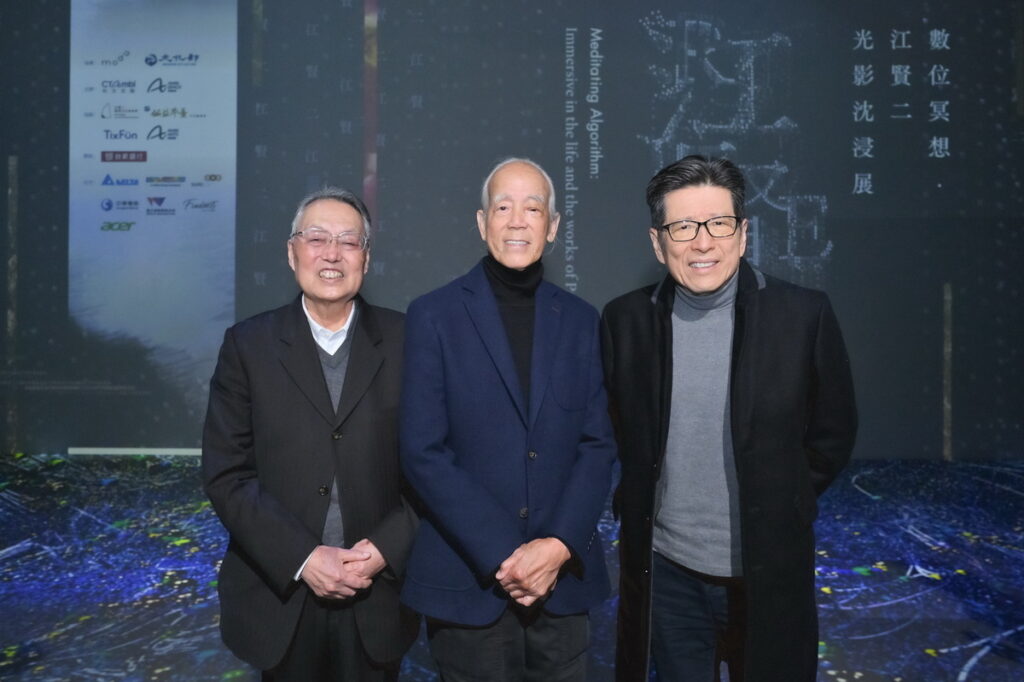 (左)科文双融施振榮董事長(中)藝術家江賢二(右)公益平台基金會嚴長壽董事長