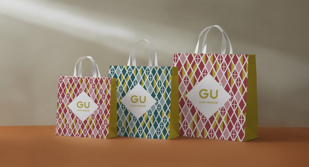 為了讓聖誕節的歡樂氛圍傳遞到每個人心中，GU特別於12月15日至25日推出多個「歡慶聖誕佳節獨家企劃」，還有台灣獨家的「限定設計紙袋」可供加購。