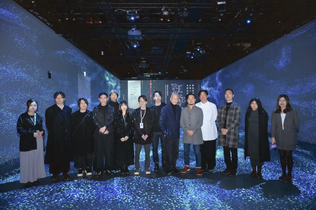 藝術家江賢二與策展團隊