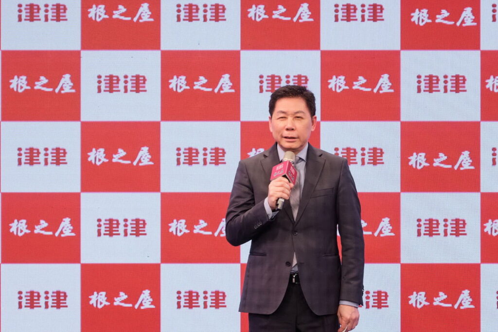 鈞禾生物科技執行長 李春芳執行長宣告「津津根之屋」品牌正式跨足生技保健領域。