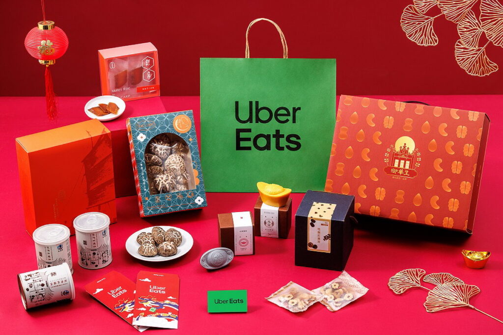  Uber Eats 首度與迪化商圈「台北年貨大街」合作，集結 14 大迪化街特色商家推出超過 300 件年貨商品，南北乾貨、年節好禮應該「龍」點得到。（Uber Eats 提供）