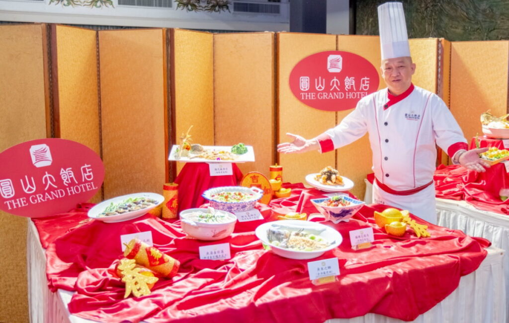 圖:圓山飯店國廚運用金龍禮盒呈現在地好料理 。(圖/漁業署提供)