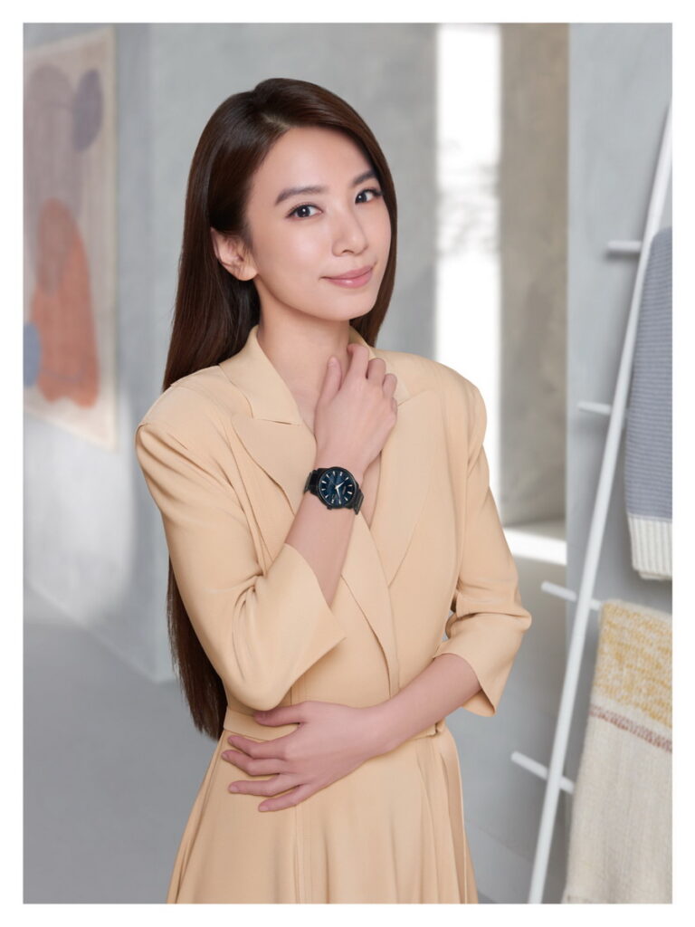 CITIZEN女錶代言人田馥甄，以自信優雅兼具的造型詮釋光動能「天川銀河」限定錶。
