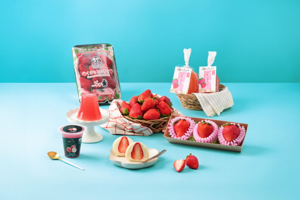 DON DON DONKI草莓季開跑！最受歡迎的是熊紅草莓，富涵草莓香氣且高甜度的風味。