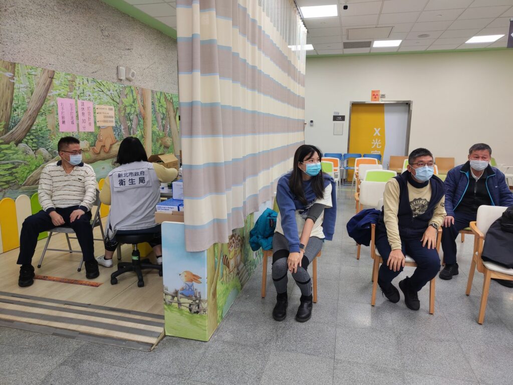 逢尾牙聚會、學校寒假等人群聚集及移動頻率增加，病毒傳播風險上升