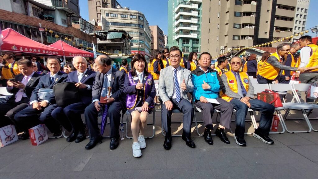 台北市副市長李四川(左七)出席國際獅子會300A3區捐贈消防車典禮，現場冠蓋雲集。
