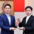 「台北國泰萬怡酒店」宴會服務副理謝維新，獲頒優秀從業人員獎項。