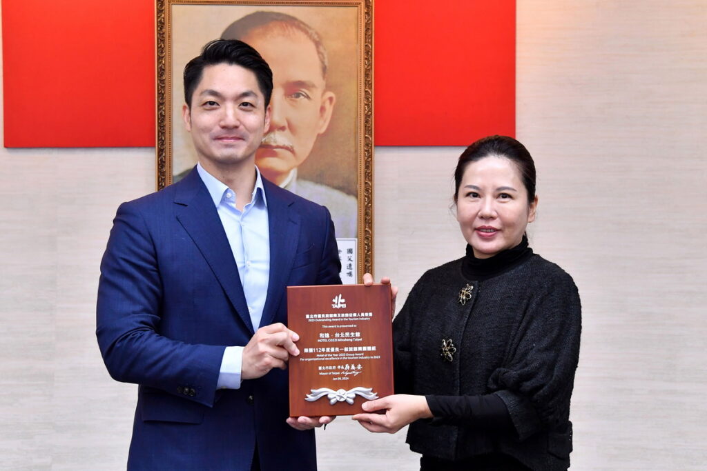 「和逸飯店‧台北民生館」飯店總監黃雅琪出席授獎。