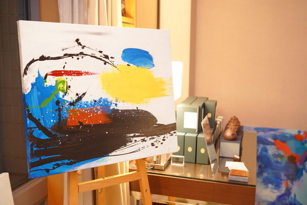 ORIGIN藝術展間展出吳日勤多幅畫作，其中一幅為《圓夢》。（圖片來源／ORIGIN）