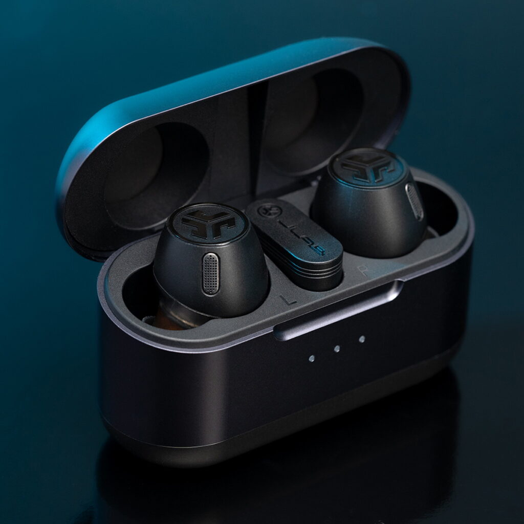 美國真無線耳機品牌JLab推出旗艦款藍牙耳機 Epic Lab Edition，採用混合式雙驅動單體設計，更榮獲Hi-Res Audio 的白金級音效認證，打造更真實、更豐富的音樂體驗。