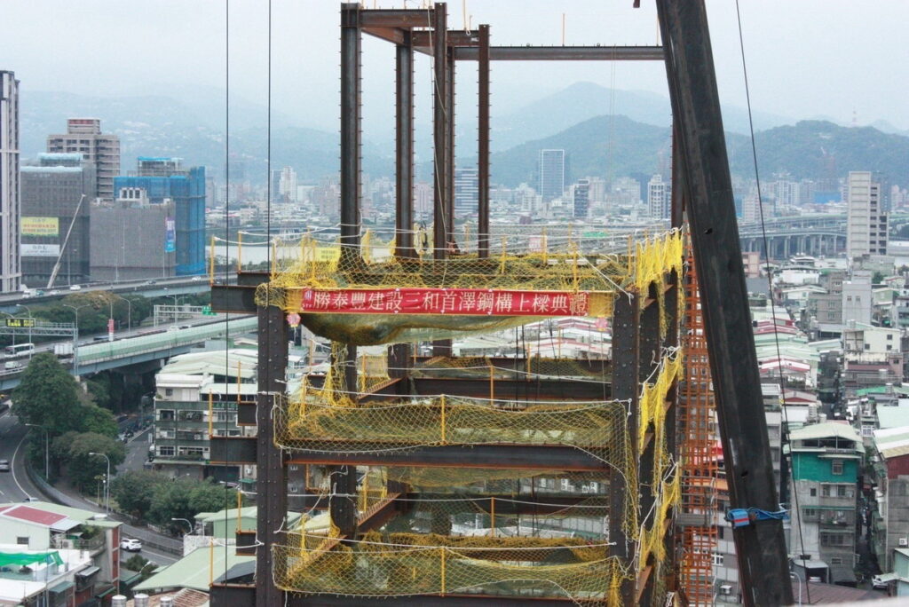 圖為勝泰豐建設位於三重的「三和首澤」小基地採用SRC的經典建案。(勝泰豐建設提供)