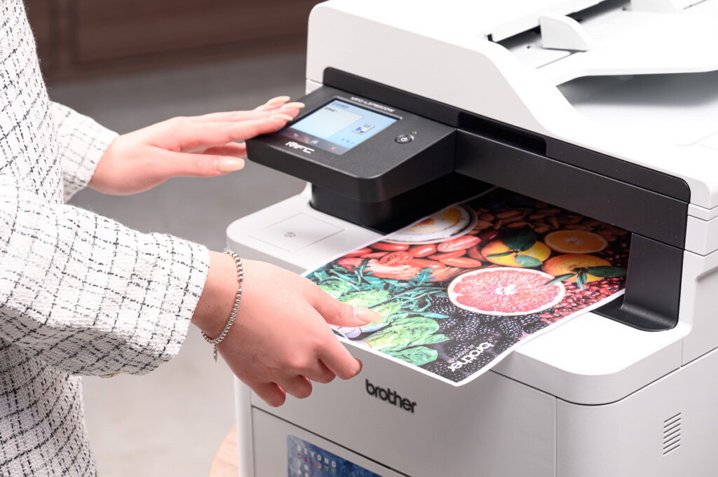 全系列新品皆支援自動雙面列印，為用戶省去手動翻紙作業時間。