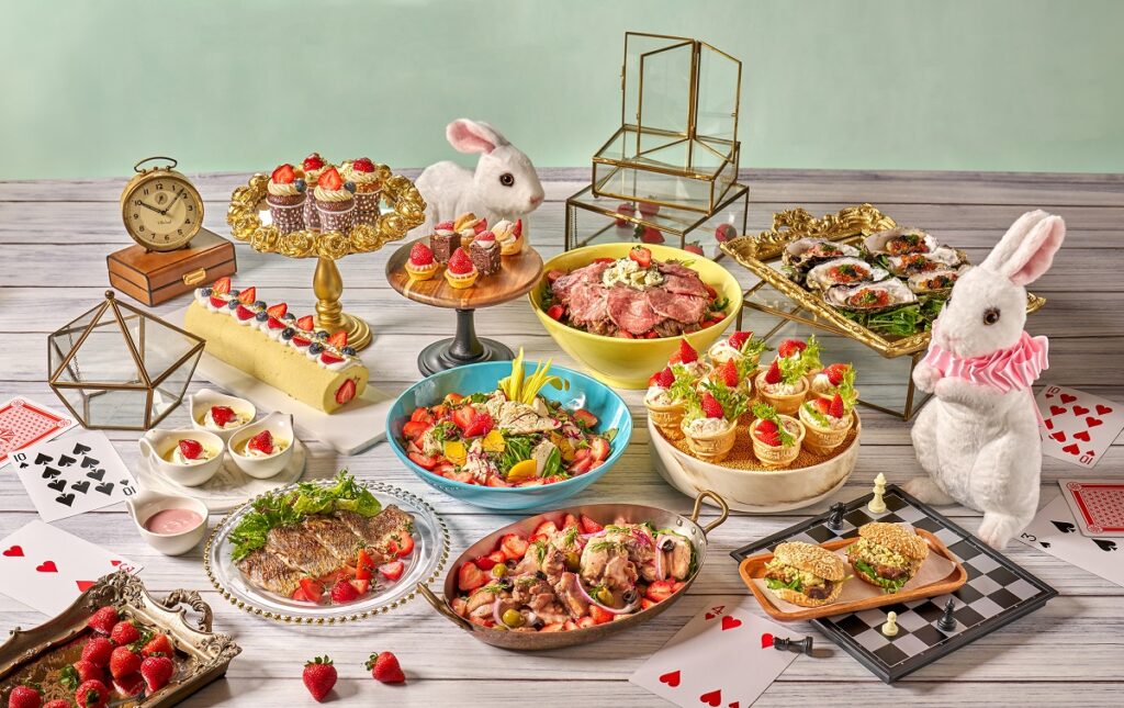 六福萬怡敘日餐廳將於2024年1月8日起推出「甜莓夢境」季節限定主題，嚴選苗栗大湖香水草莓入饌。(圖_六福旅遊集團提供)