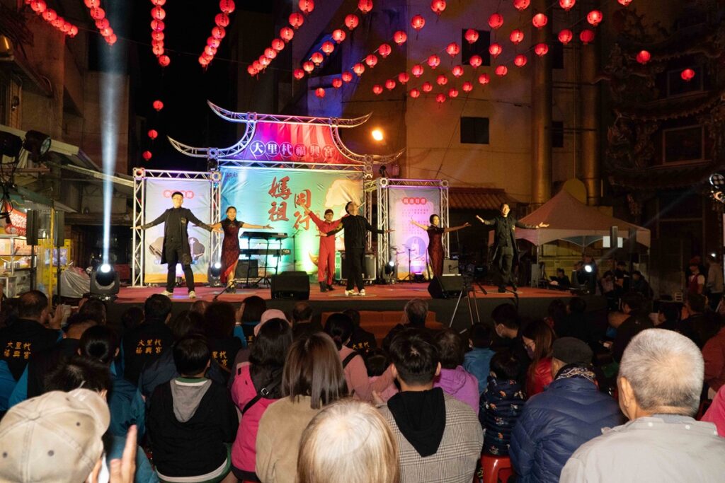 藝術表演者帶來精彩演出-大里杙福興宮。（圖/台中市政府文化局提供）