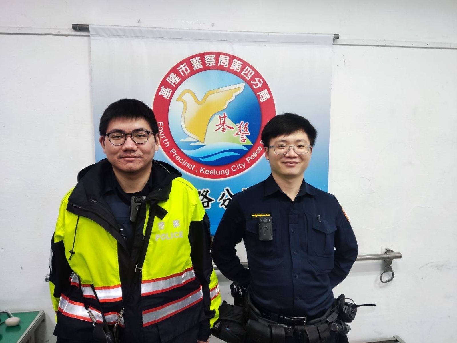基隆市警察局第四分局中華路分駐所警員陳思捷（左）、李鳳翔（右）